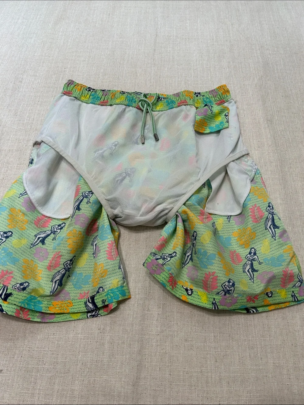 Peter Millar Swim Trunks Hula Girl Tropical Men’s Large Green Novelty Print